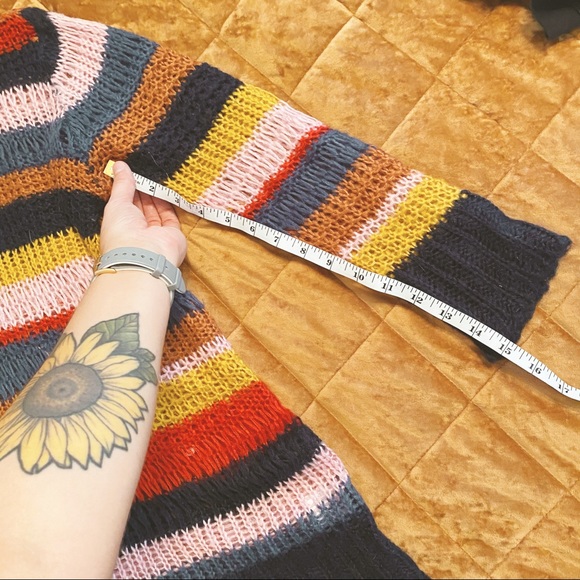 SOLD favlux sweater - Picture 6 of 8